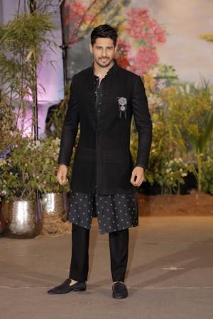 Sidharth Malhotra at Sonam Kapoor-Anand Ahuja's reception Sidharth Malhotra