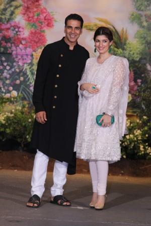 Akshay Kumar, wife Twinkle Khanna at Sonam Kapoor-Anand Ahuja's reception Akshay Kumar, wife Twinkle Khanna