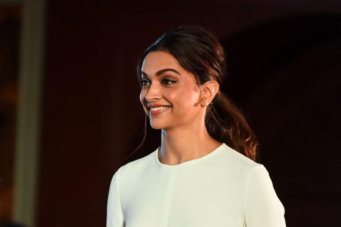 Photo: Deepika Padukone makes heads turn with her stunning airport look