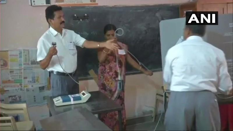 Faulty VVPAT machine in Hubli being replaced. KARNATAKA ASSEMBLY ELECTIONS