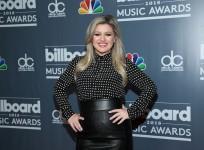 2018 Billboard Music Awards host Kelly Clarkson