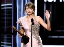 Recording artist Taylor Swift
