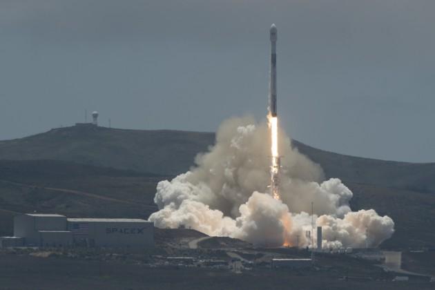SpaceX planning a Falcon 9 rocket booster landing in California for the ...