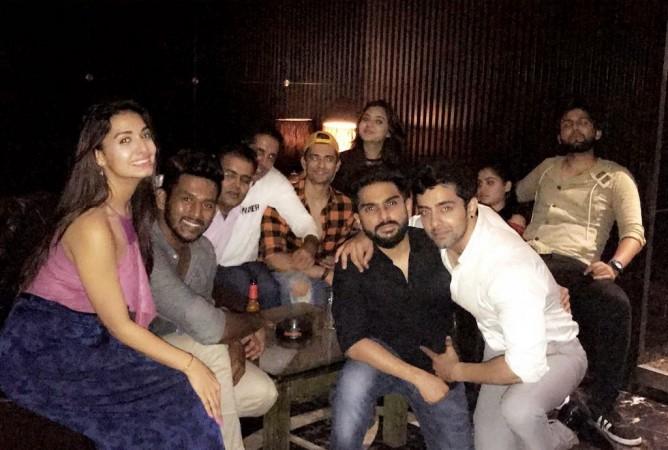 Divya Agarwal, Paras Babbar with friends Divya Agarwal, Paras Babbar