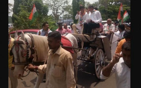 Goa Congress leaders protested against the rising fuel prices by traveling on a horse carriage. Goa Congress