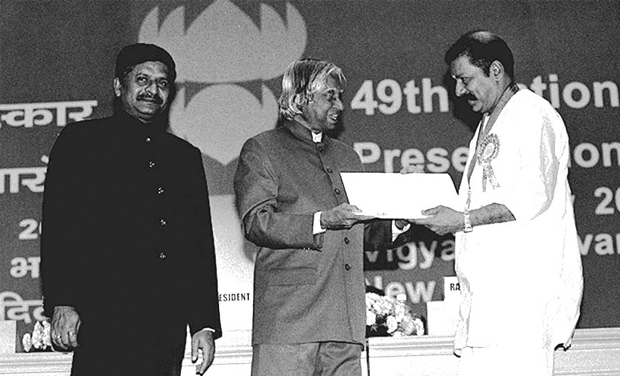 Actor Murali receiving national award from APJ Abdul Kalam
