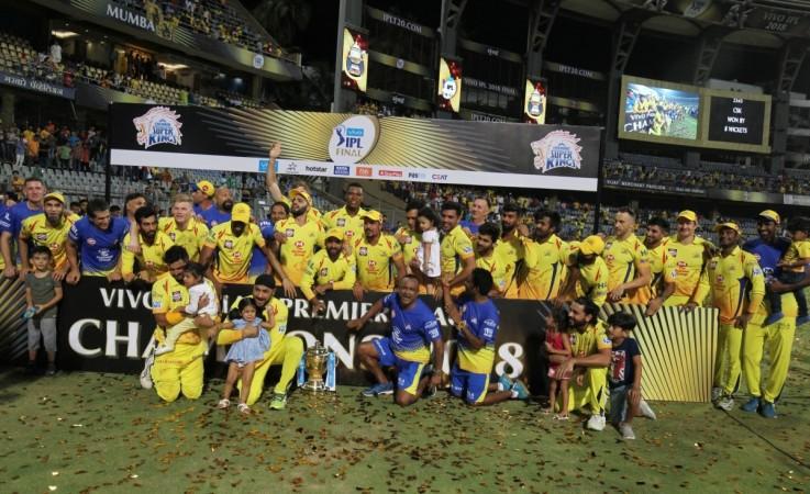 CSK dance to Dwayne Bravo's tunes, celebrate IPL 2018 title win in team ...