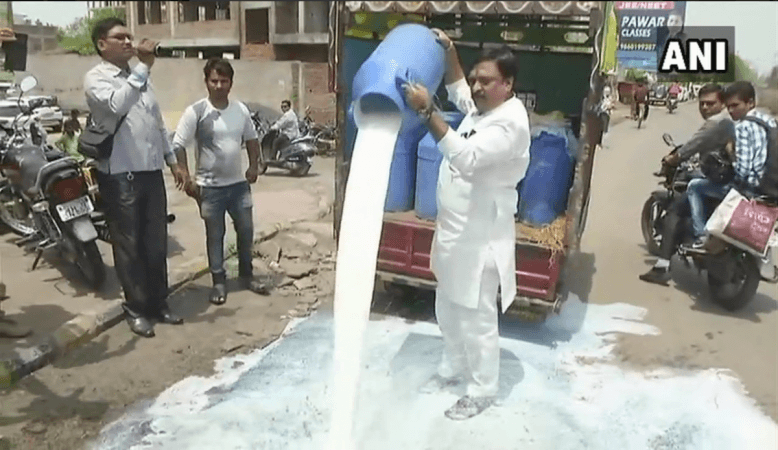 Protesters spilled milk on road farmers protest