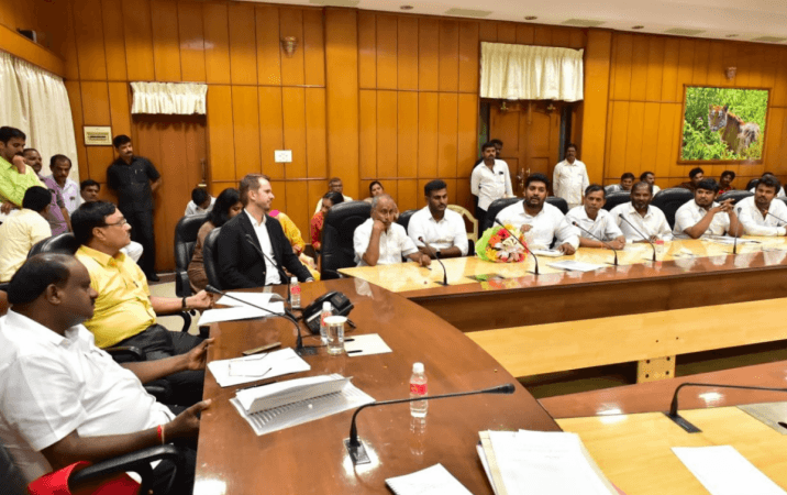 Ola, Uber, HD Kumaraswamy, drivers union meetiing