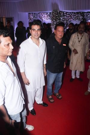 Salim Khan and Arbaaz at Baba Siddiqui's Iftaar party Salim Khan and Arbaaz at Baba Siddiqui's Iftaar party