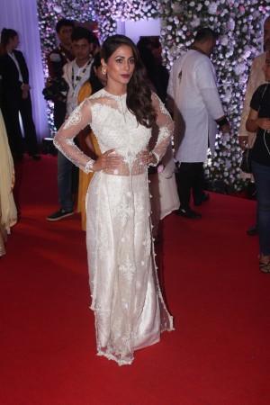 Hina Khan at Baba Siddiqui's Iftaar Party Hina Khan at Baba Siddiqui's Iftaar Party