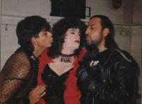 Shah Rukh Khan and Gulshan Grover trying to kiss Aamir Khan