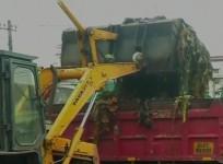 Garbage being removed from Ernakulam market