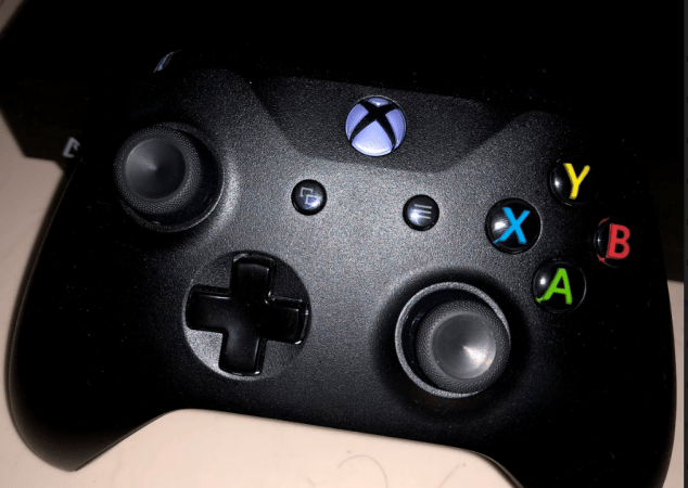 Microsoft Xbox One X controller comes with really good joysticks and sensitive buttons. Microsoft, Xbox One X, review, controller