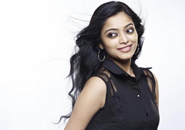 Janani Iyer is the sixth contestant to enter Kamal Haasan's Bigg Boss Tamil 2 house. Bigg Boss Tamil 2 - Contestant No.06 – Janani Iyer