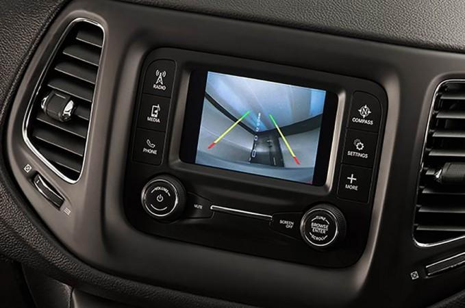 Jeep Compass Bedrock comes with reverse parking camera Jeep Compass Bedrock