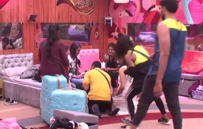 Captain Amit Tiwari pacifying Bhanu Sree in a funny way Captain Amit Tiwari pacifying Bhanu Sree in a funny way