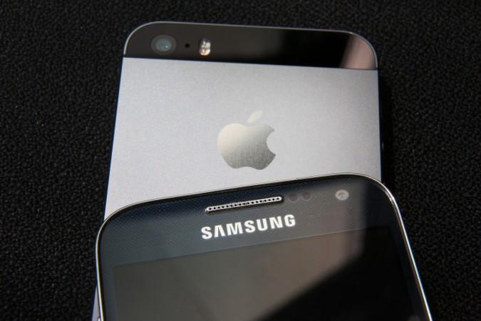 A Samsung and Apple smartphone are displayed on August 6, 2014 in London, England Apple And Samsung Agree To End Legal Disputes Outside The US