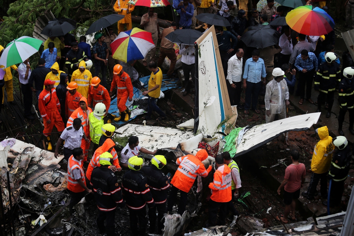 mumbai plane crash