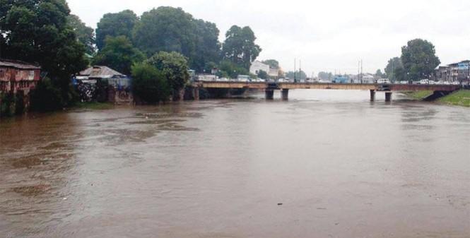 Jhelum River is also running with the lowest water discharge jhelum river
