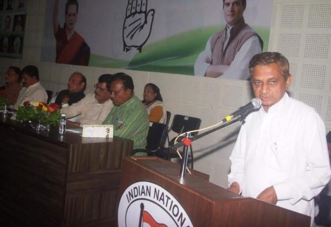 Gujarat's senior Congress MLA Kunwarji Bawalia resigns, may join BJP ...