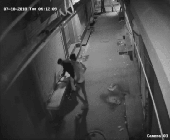 Delhi thief broke into a gig before looting 4 shops. dancing thief