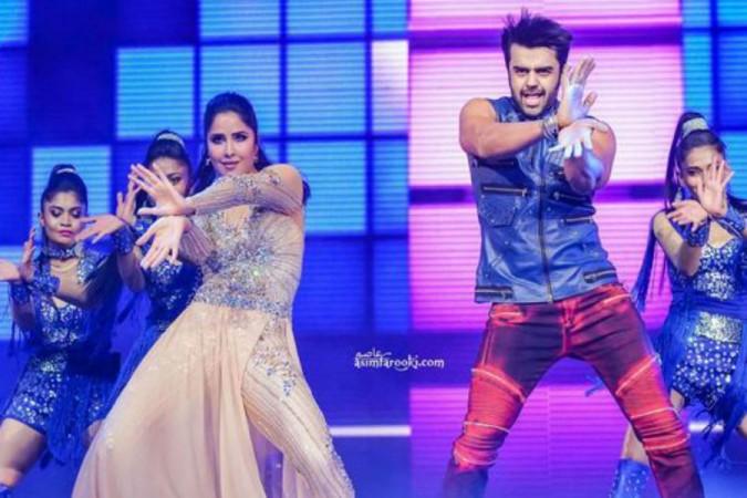 Maniesh Paul shaking legs with Katrina Kaif at Da-Bangg Tour Maniesh Paul shaking legs with Katrina Kaif at Da-Bangg Tour
