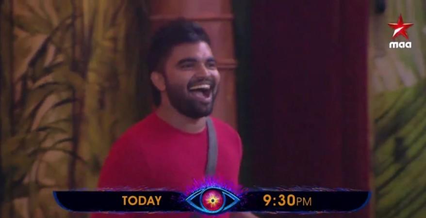 Pradeep Machineni entering Bigg Boss Telugu 2 house Pradeep Machineni entering Bigg Boss Telugu 2 house