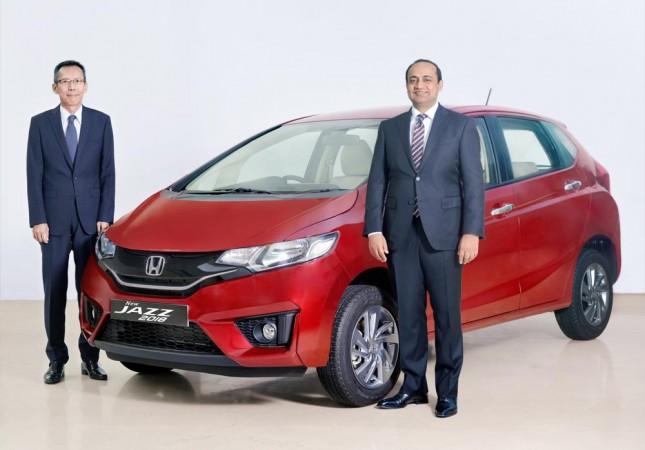 From left- Gaku Nakanishi, President and CEO at HCIL and, Rajesh Goel- SVP and Director, Sales and Marketing at HCIL with 2018 Jazz 2018 Honda Jazz facelift