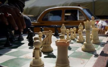 Indian commuters play chess