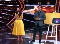 Tejaswi Madiwada with host Nani on Bigg Boss Telugu 2
