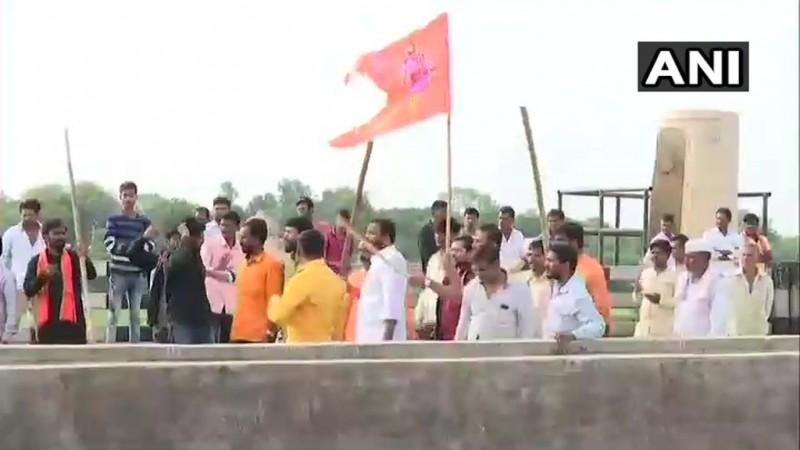 Protesters of Maratha bandh. maharashtra bandh