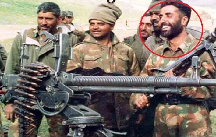 Captain Batra with his unit Vikram Batra