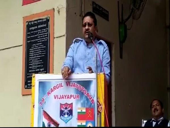 Basanagouda Patil Yatnal speaking at a Kargil Vijaw Diwas event. Basanagouda Patil Yatnal