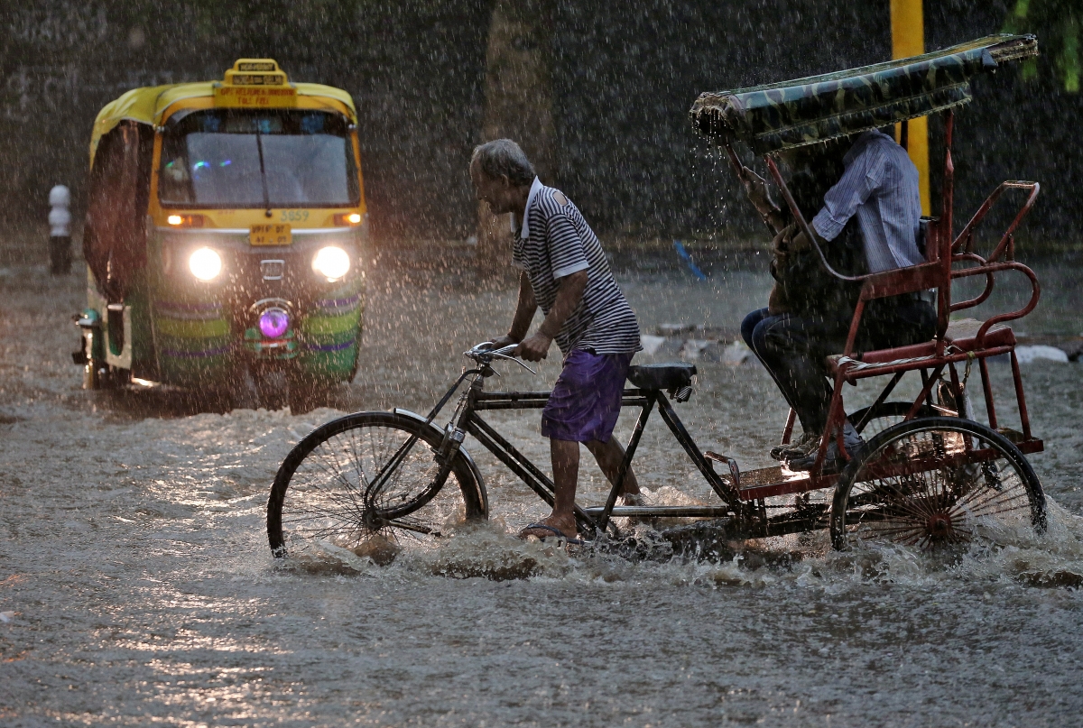 Delhi rains: Flood warning in capital as Yamuna swells, schools remain ...