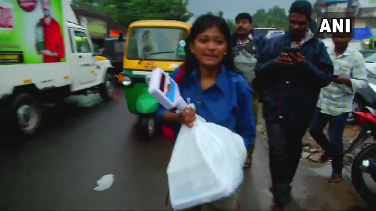 Hanan sells fish after college to support herself and her family. Hanan