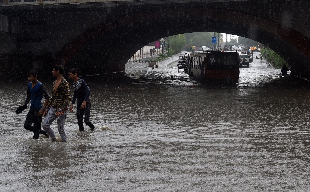 Bus stuck under Minto bridge in Delhi rains