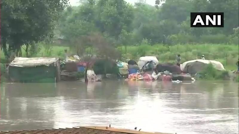 People living in low-lying areas were warned by authorities to evacuate as Yamuna river crossed the mark on Saturday, July 28, with threats of flooding looming large over the national capital. Yamuna river in Delhi