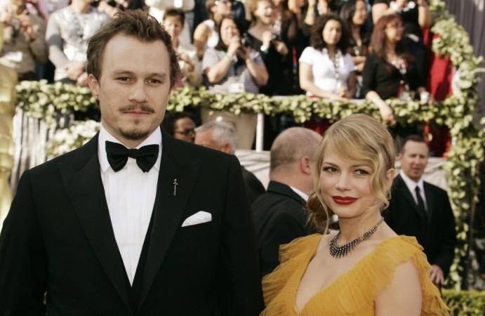 Heath Ledger (L) and Michelle Williams