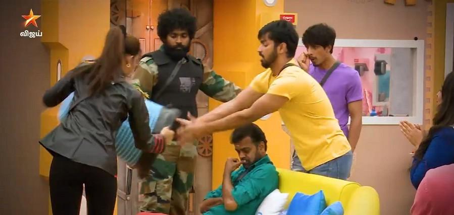 Aishwarya Dutta throws Garbage on Balaji in Bigg Boss Tamil 2. Aishwarya Dutta throwing Garbage on Balaji in Bigg Boss Tamil 2