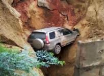 SUC stuck in a sinkhole on Agra-Lucknow expressway