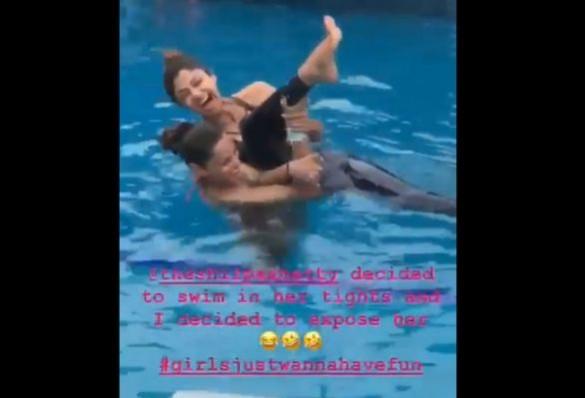 Bipasha Basu and Shilpa Shetty in swimming pool Bipasha Basu and Shilpa Shetty in swimming pool