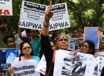 Activists protest against the Muzaffarpur shelter home protest in Delhi