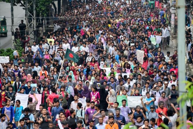 Bangladeshi students march along a street during a student protest in Dhaka on August 5, 2018 Bangladesh protests