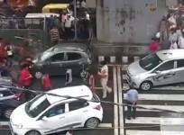 Kanwariyas vanadalise car in Delhi