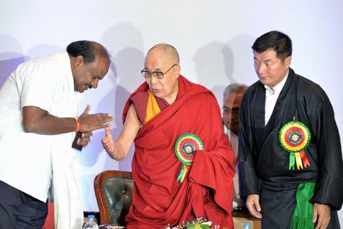 Karnataka Chief Minister HD Kumaraswamy with Tibetan spiritual leader Dalai Lama on the occasion of 'Thank you Karnataka day' held in Bangalore on August 10, 2018. (Getty Image by MANJUNATH KIRAN) HD Kumaraswamy