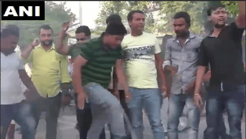 The mob attacks Sanjay Kumar bihar professor attacked
