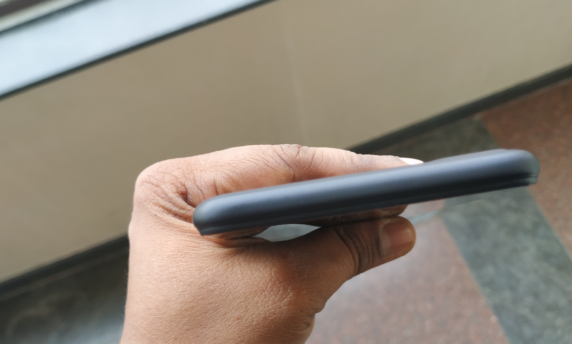 Infinix Hot 6 Pro comes with smooth finish on the top-edge side with physical slot or buttons. Infinix, Hot 6 Pro, review, camera