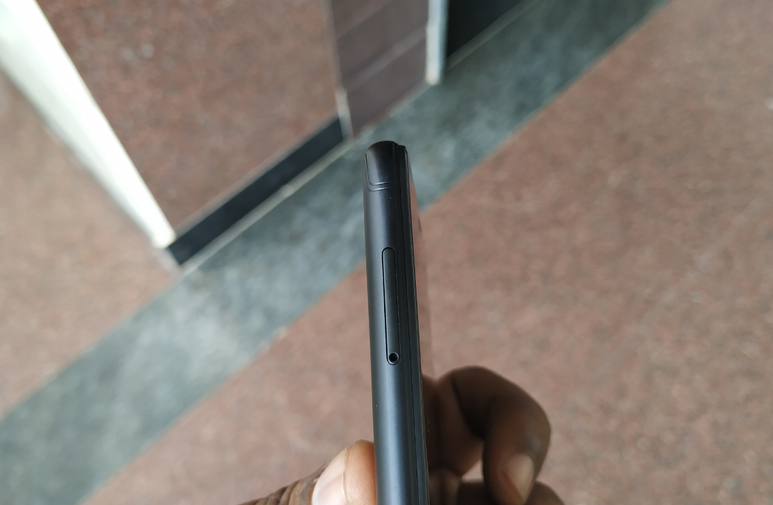 Infinix Hot 6 Pro comes with SIM tray on the right side of the phone. Infinix, Hot 6 Pro, review, camera