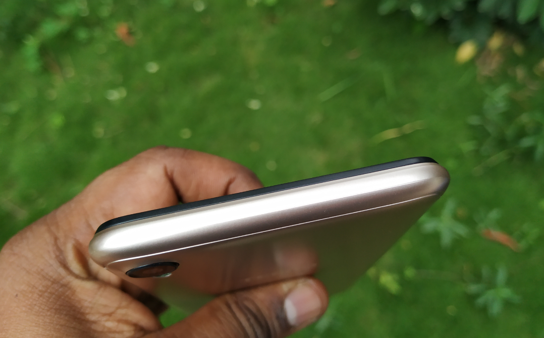Tecno Camon iAce comes with clean and smooth surface on the top-edge. Tecno, Camon iAce, review